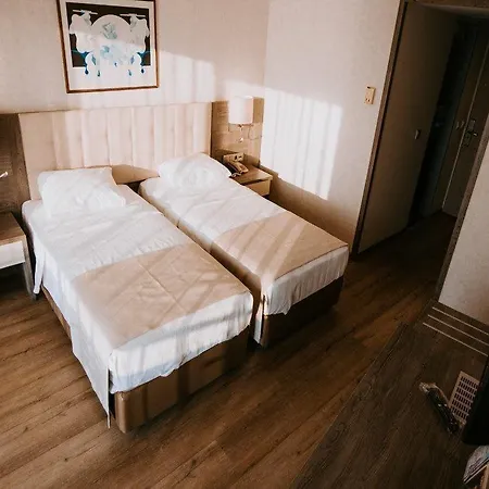 Faustina & 4* グゼルカミル