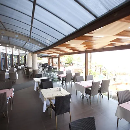 Faustina & ホテル