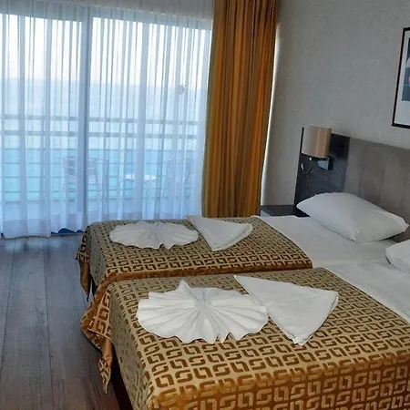 Faustina & Hotell Guzelcamlı